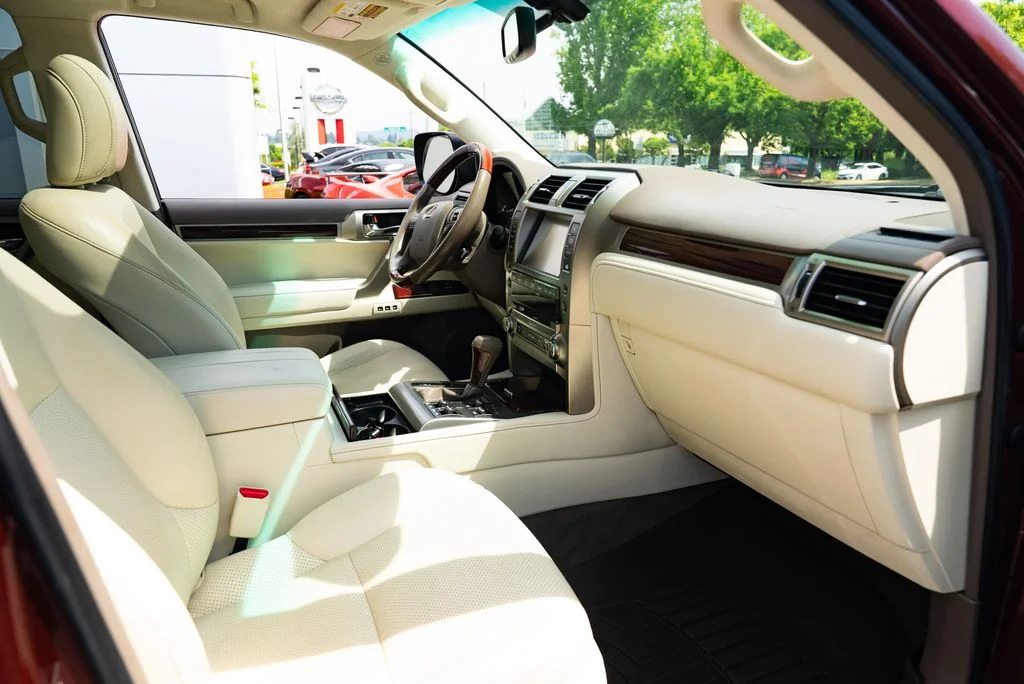 Used 2016 Red Lexus 460 Luxury image 27