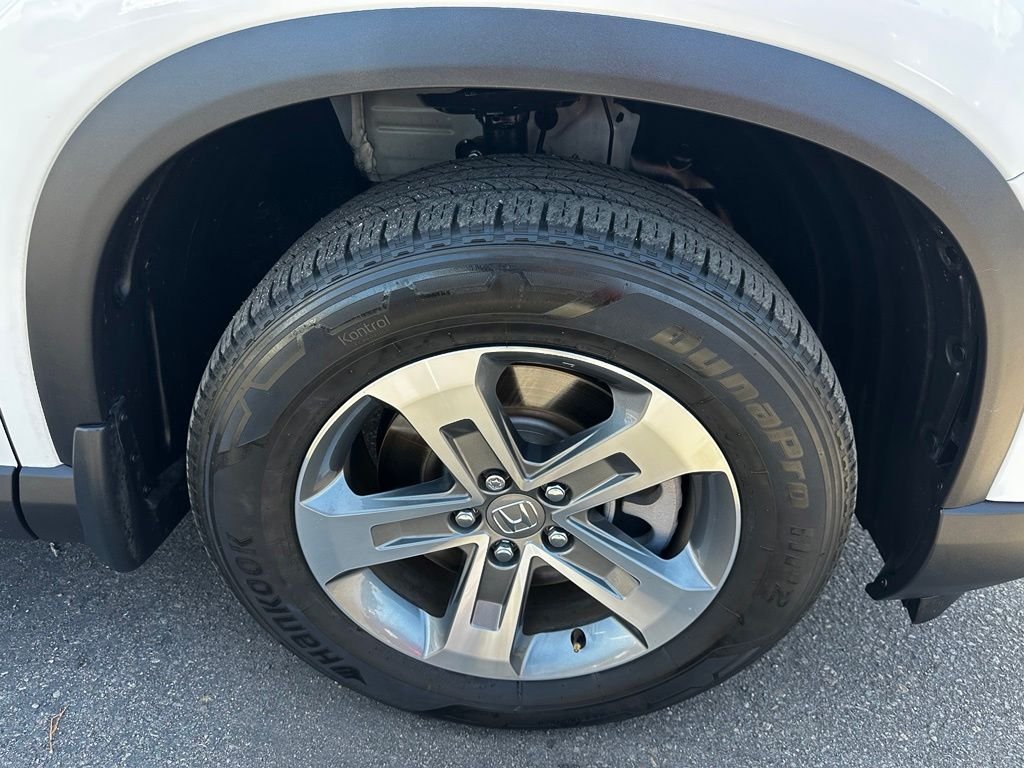 Used 2023  Honda EX-L image 12
