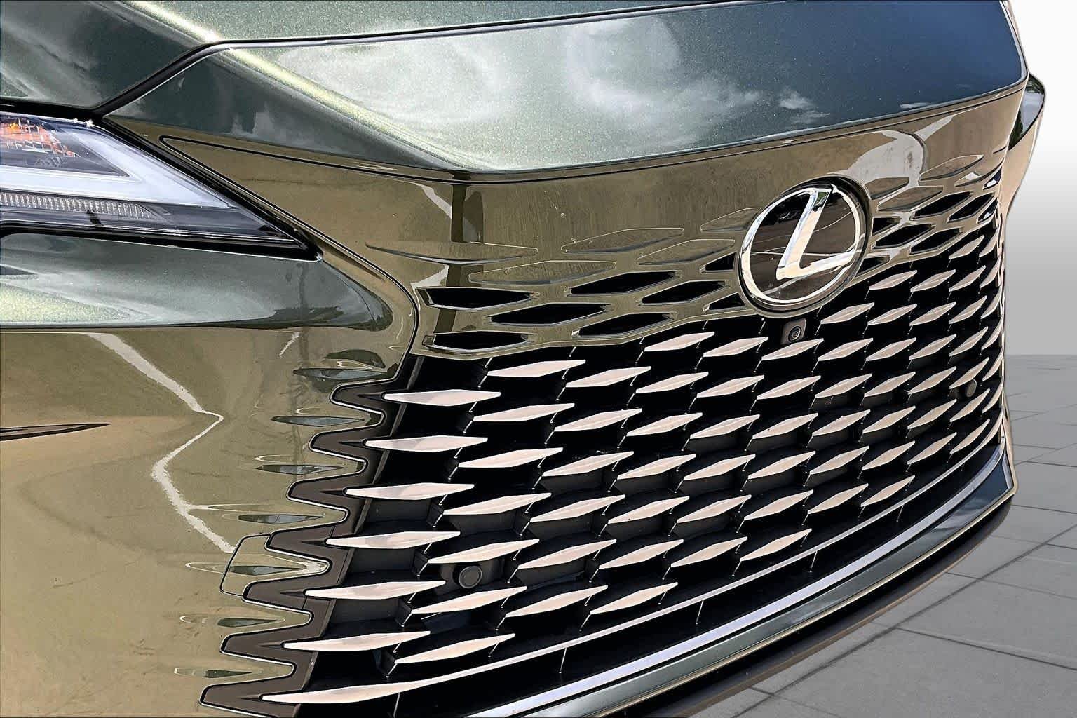Used 2025 Nori Green Pearl Lexus Premium Plus image 30