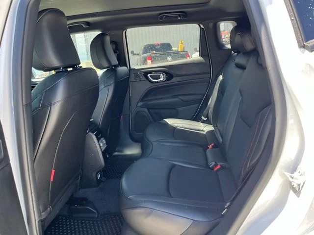 New 2026 Bright White Clear-Coat Exterior Paint Jeep Trailhawk image 18