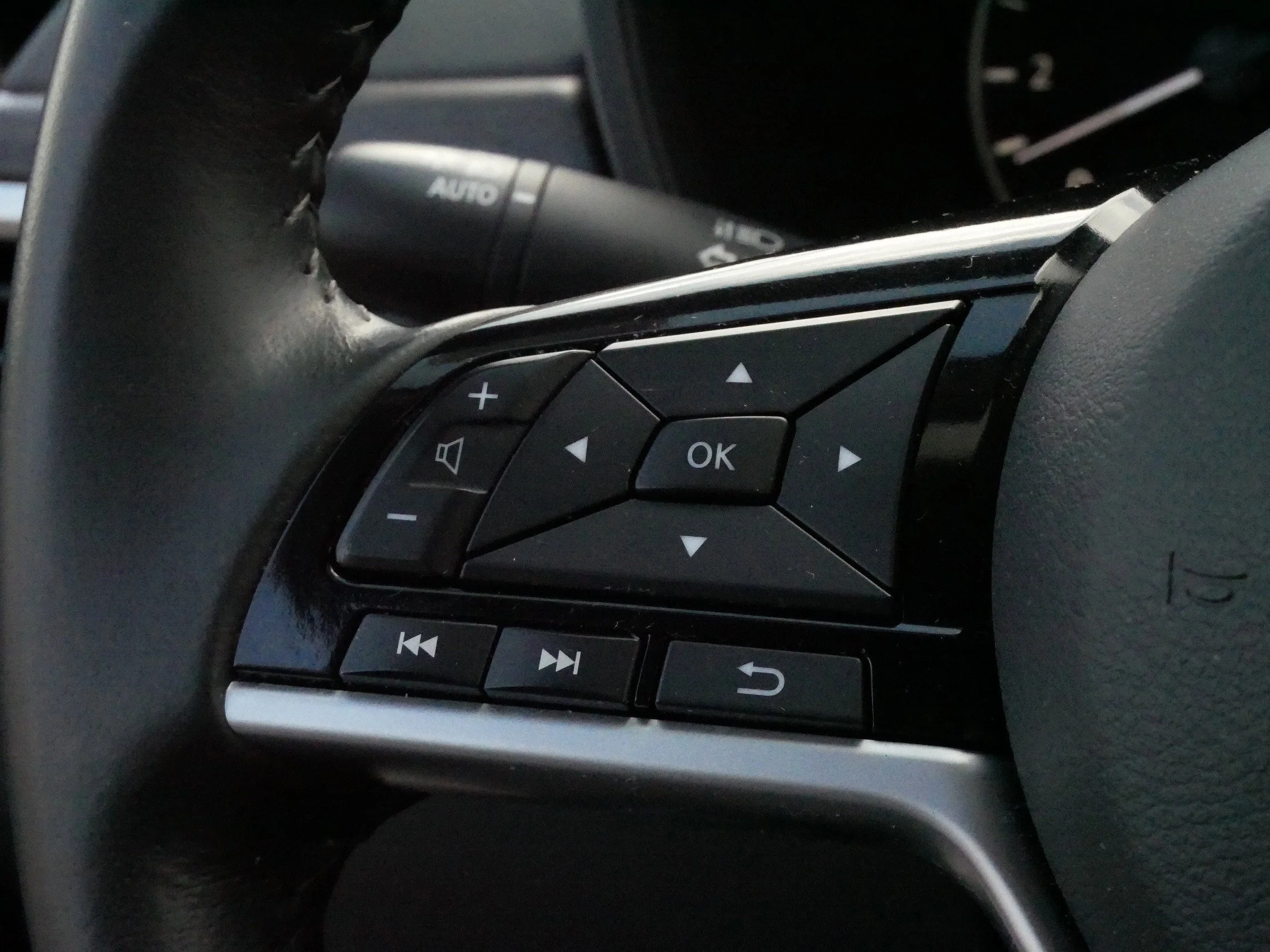 Used 2024 Super Black Nissan 2.5 SV image 27