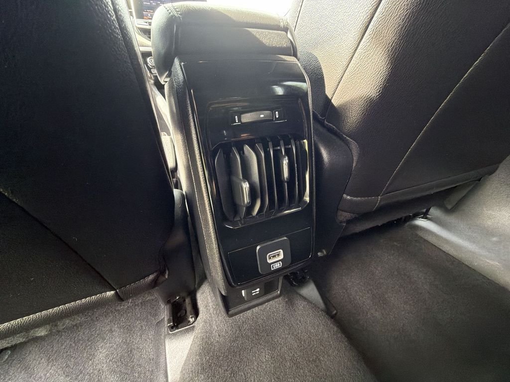Used 2024  Jeep Latitude image 23