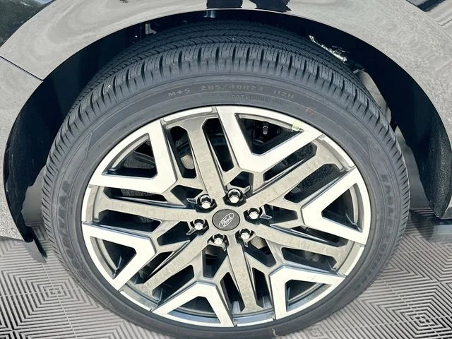 New 2026 Black Ford Platinum image 20