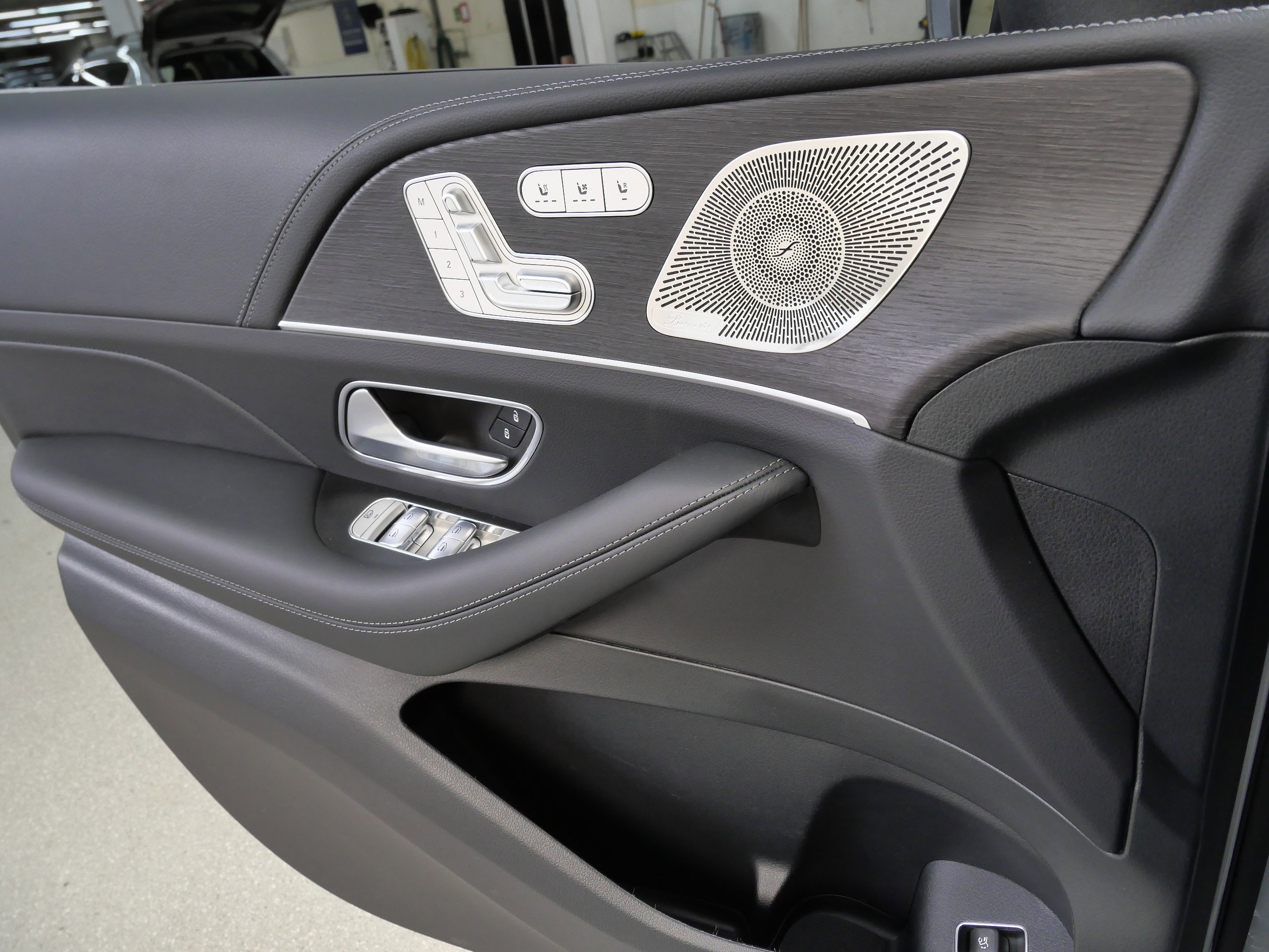 New 2026 MANUFAKTUR Alpine Grey Mercedes-Benz AMG® GLE 53 4MATIC+ Coupe image 13