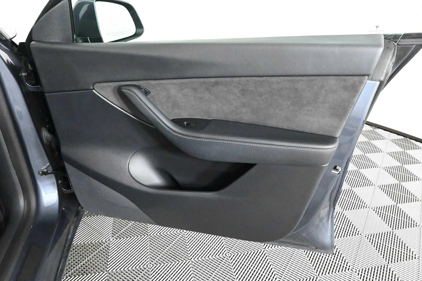 Used 2022  Tesla Performance image 13