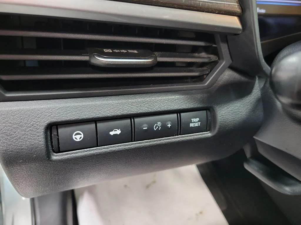Used 2020 Silver Nissan 2.5 SL image 33
