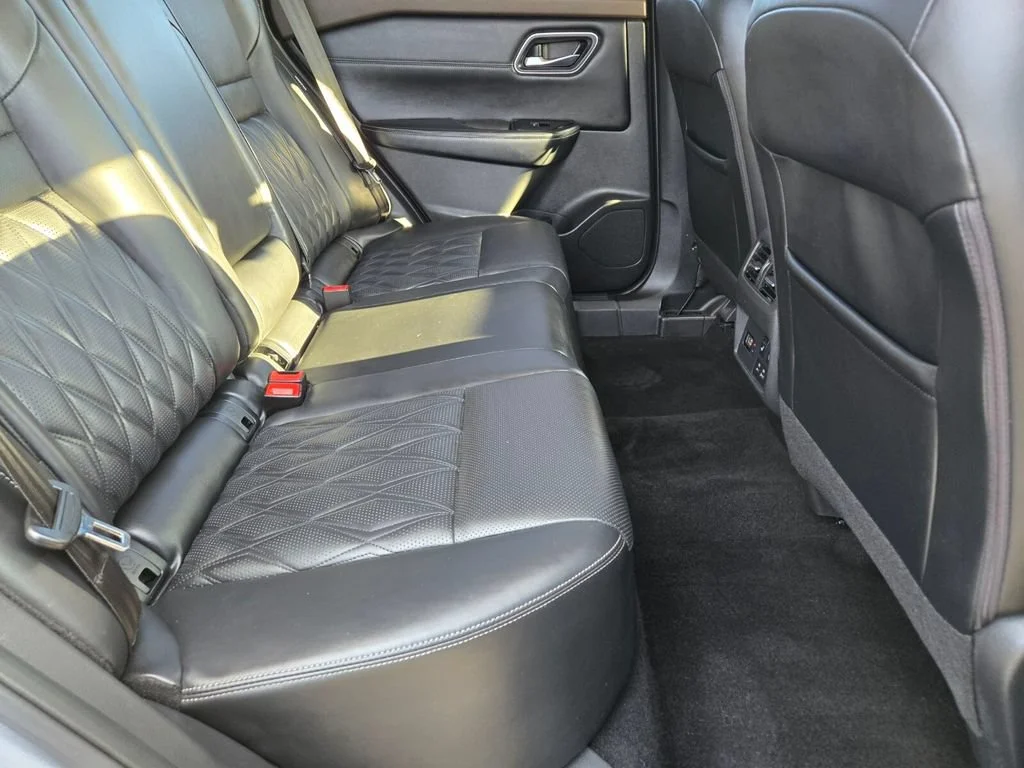 Used 2021 Boulder Gray Pear Nissan Platinum image 14