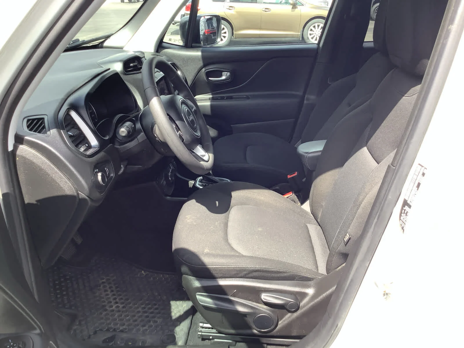 Used 2023 Alpine White Clearcoat Jeep Latitude image 11