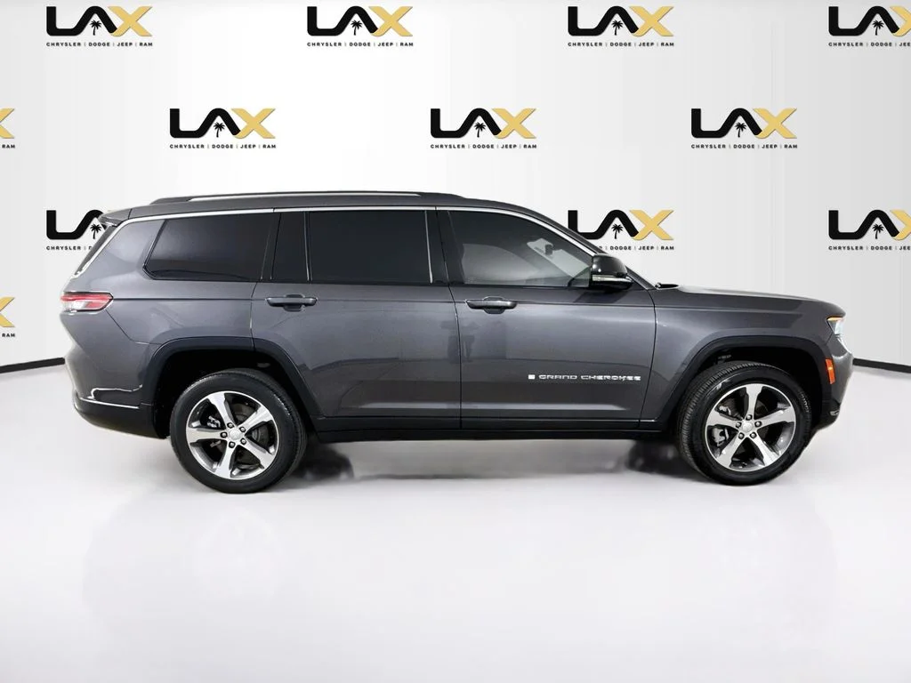 Used 2023 Gray Jeep Limited image 8