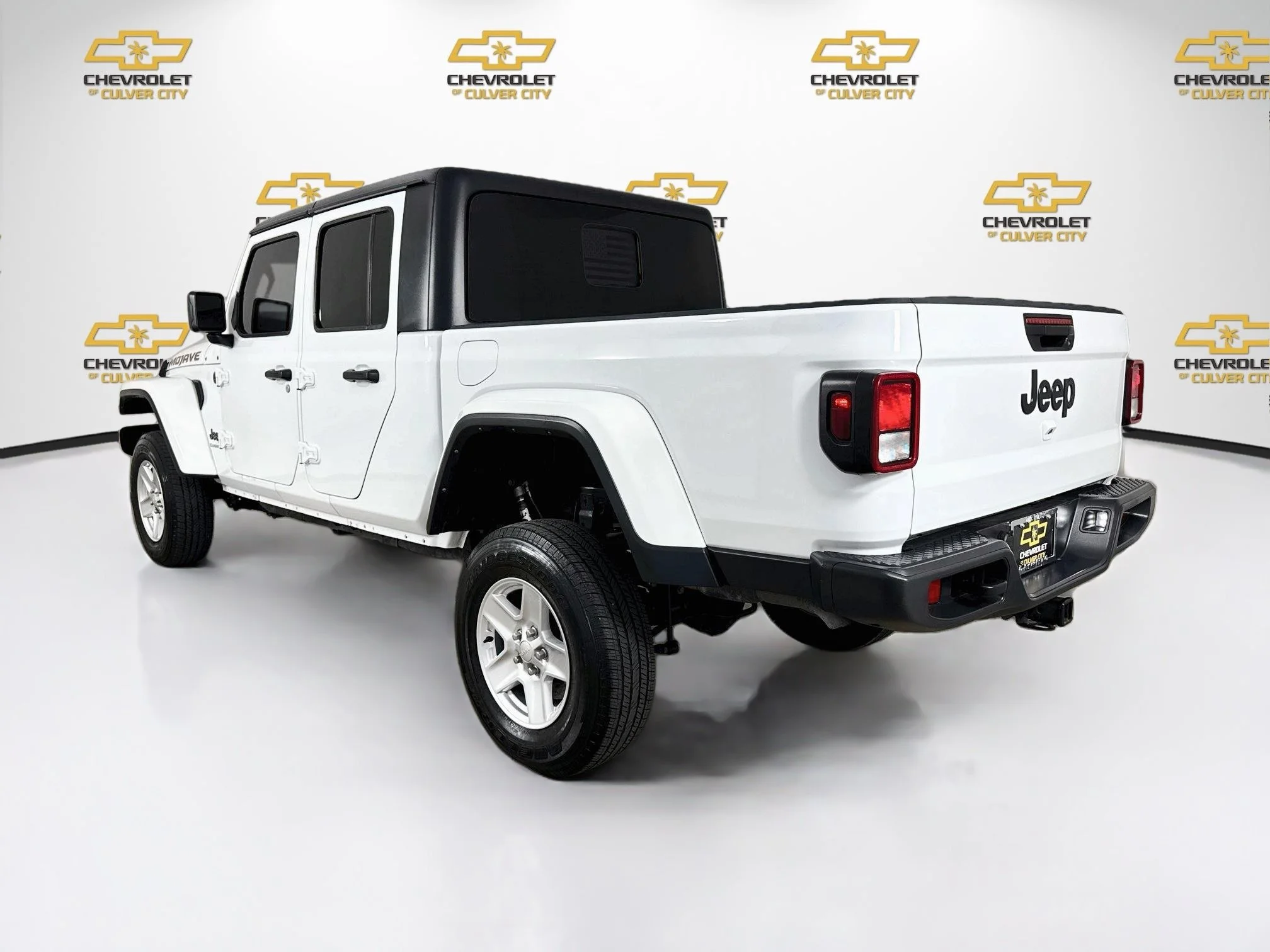 Used 2022  Jeep Sport S image 6