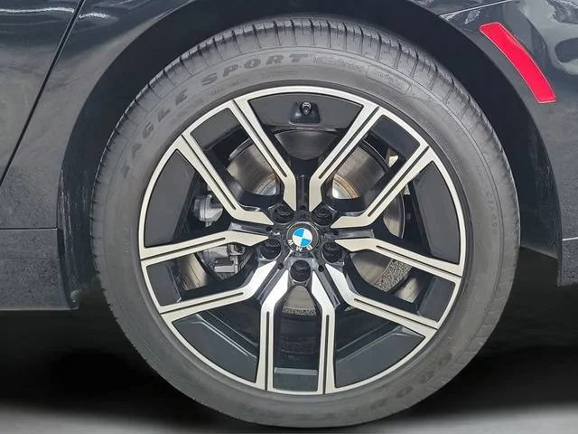 Used 2025 Black BMW 740i image 12