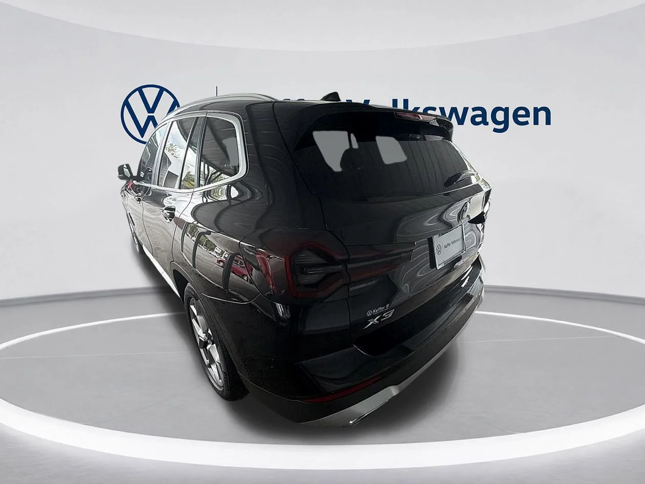Used 2022 Black BMW sDrive30i image 5