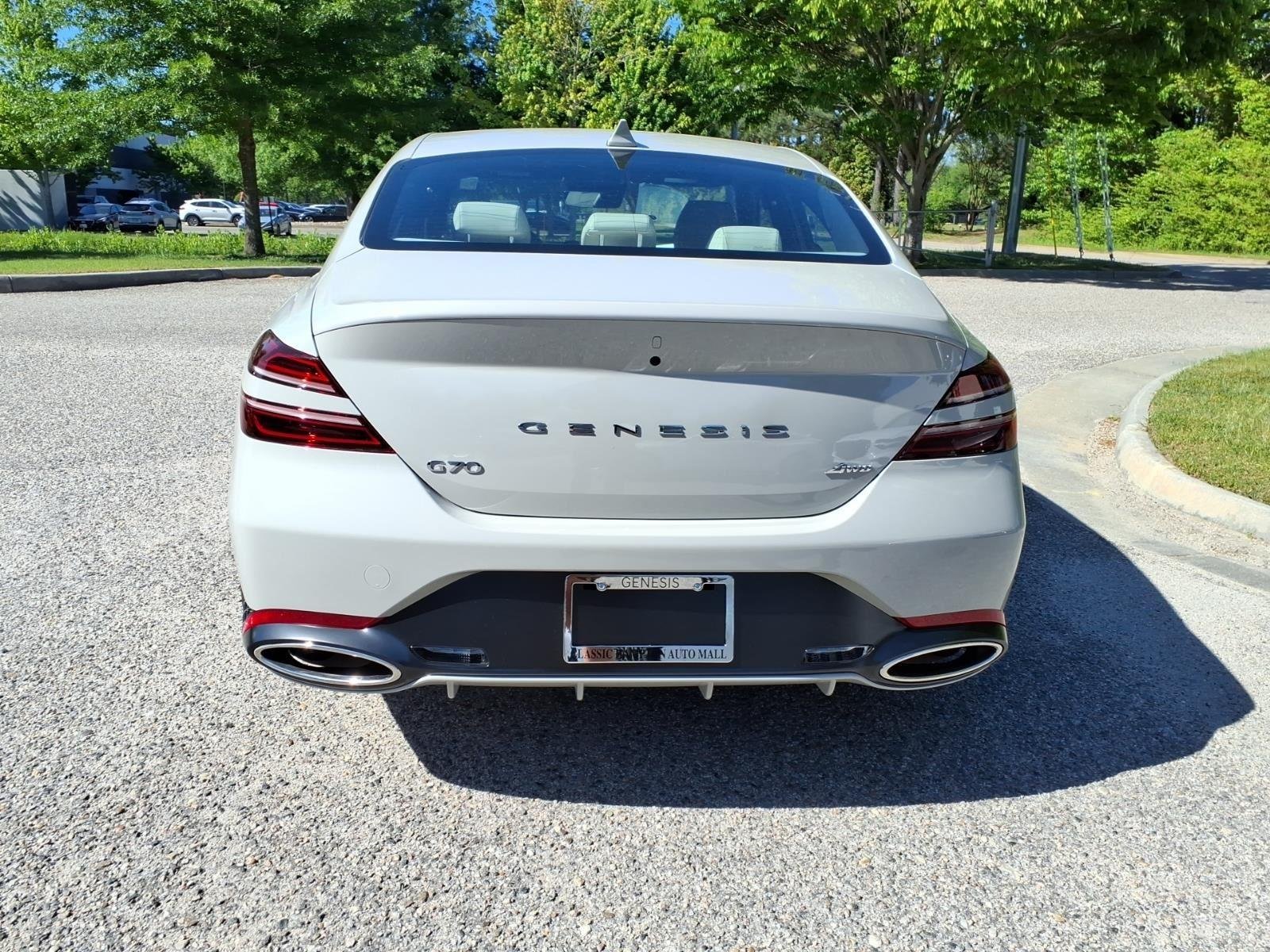 2026 GENESIS G70 Standard - Photo 7