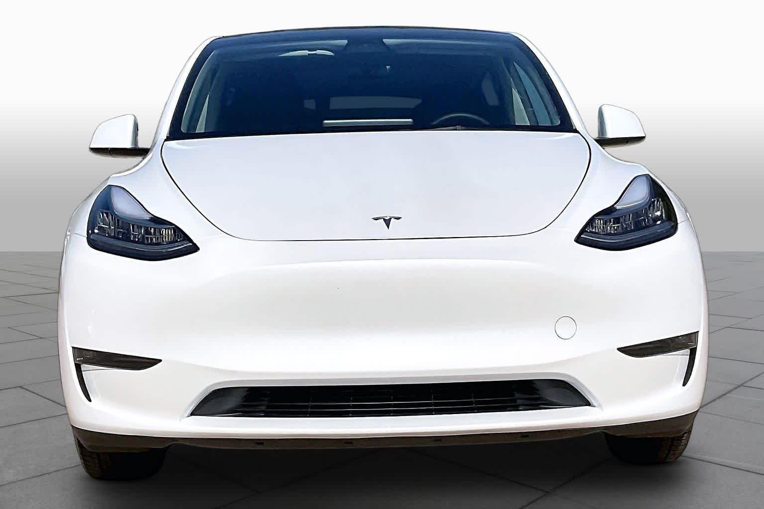 Used 2023 Pearl White Multi-Coat Tesla  image 3