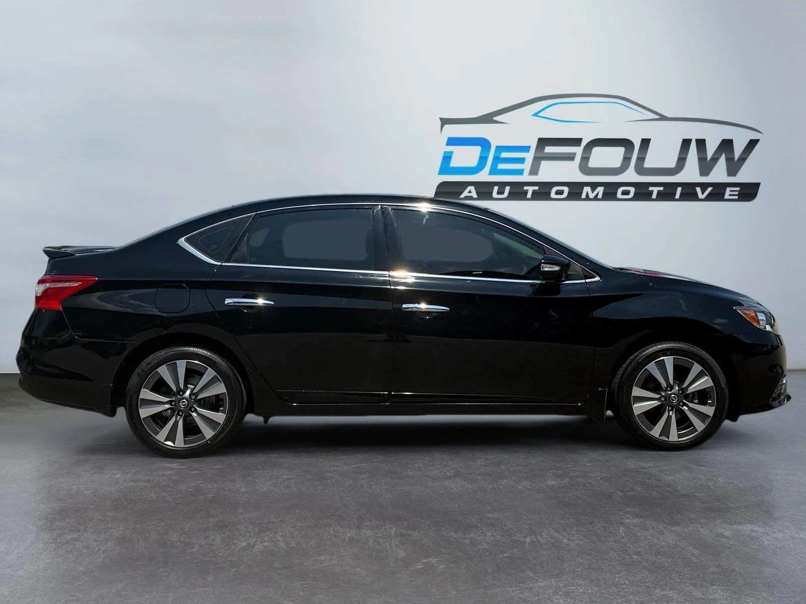 Used 2018 Super Black Nissan SL image 2