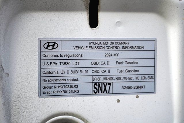 Used 2024 White Hyundai SE image 33