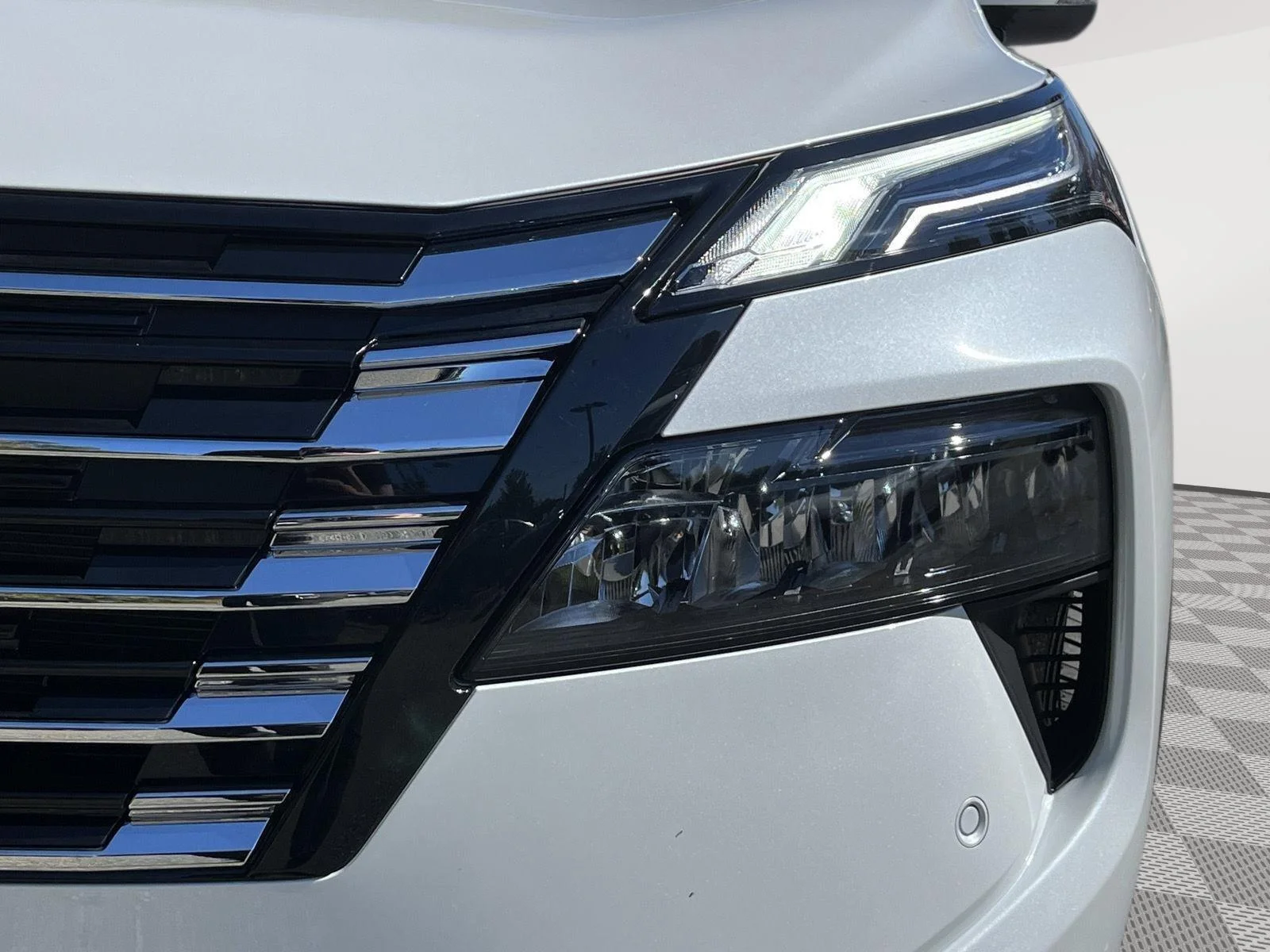 New 2026 Everest White Pearl TriCoat Nissan Platinum image 10
