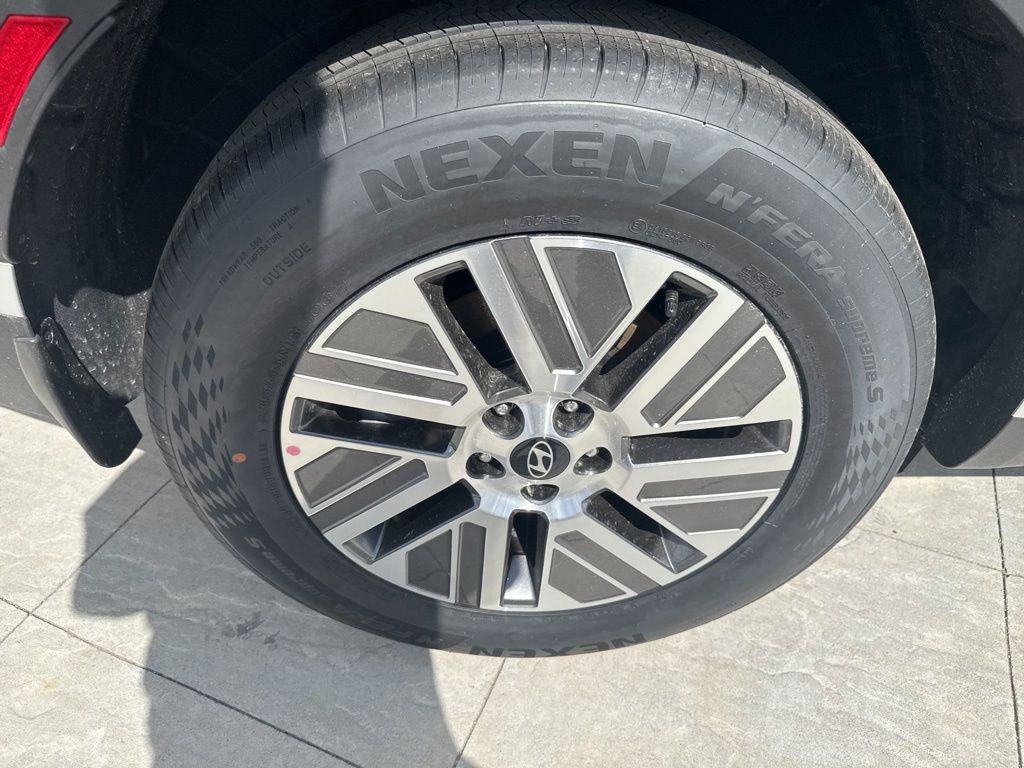 New 2026 Black Hyundai SEL 7P image 12
