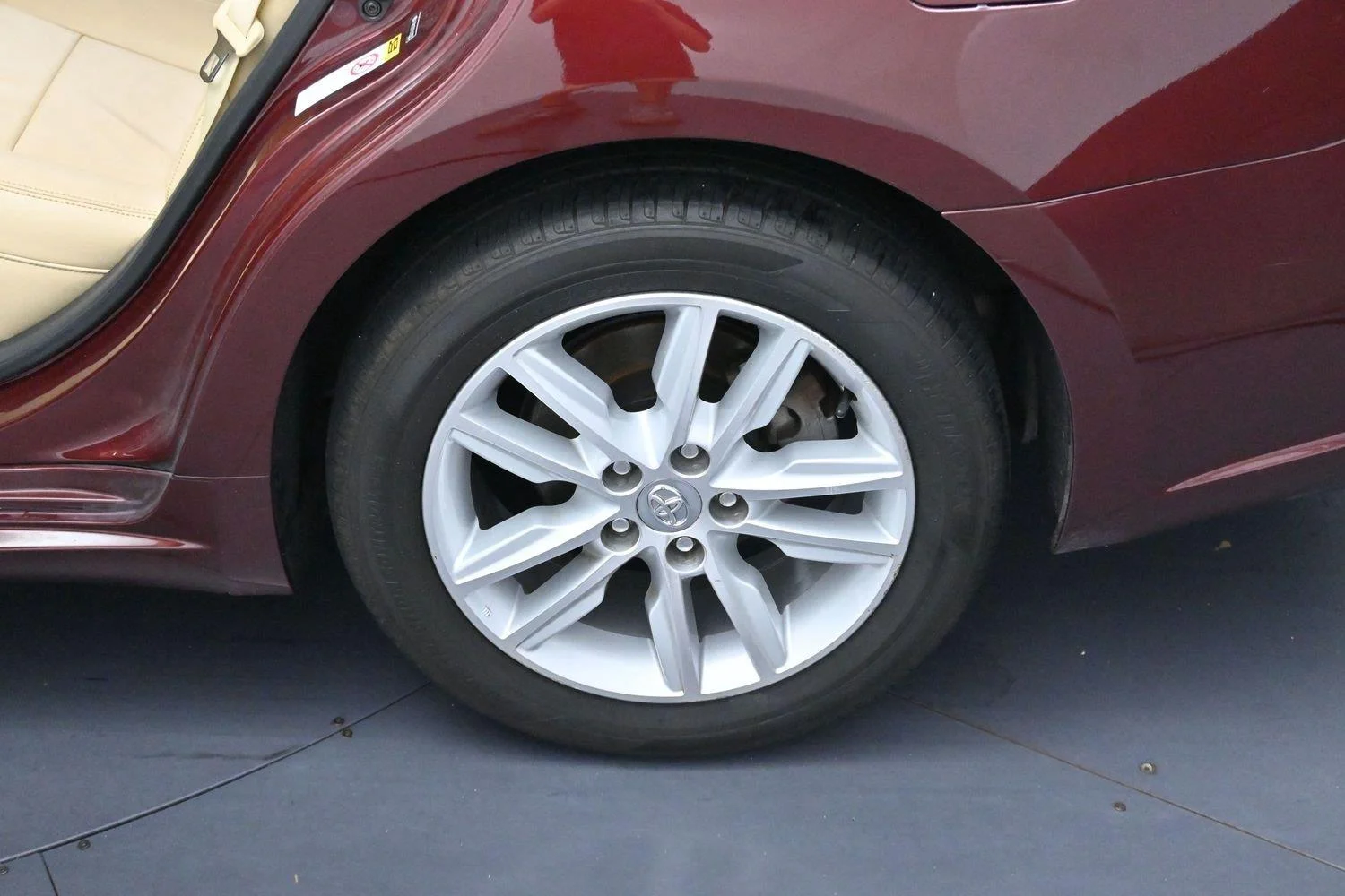 Used 2015 Ooh La La Rouge Mica Toyota XLE image 28