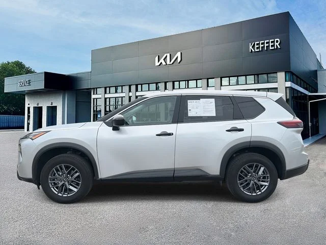 Used 2025 Silver Nissan S image 5