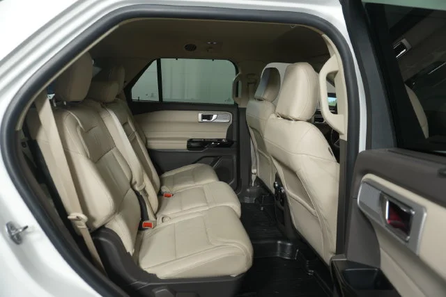 Used 2021 Star White Ford Platinum image 27