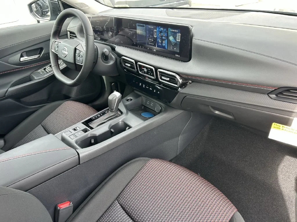 New 2027 Atlantic Gray Metallic / Super Black Two-tone Nissan SR image 8