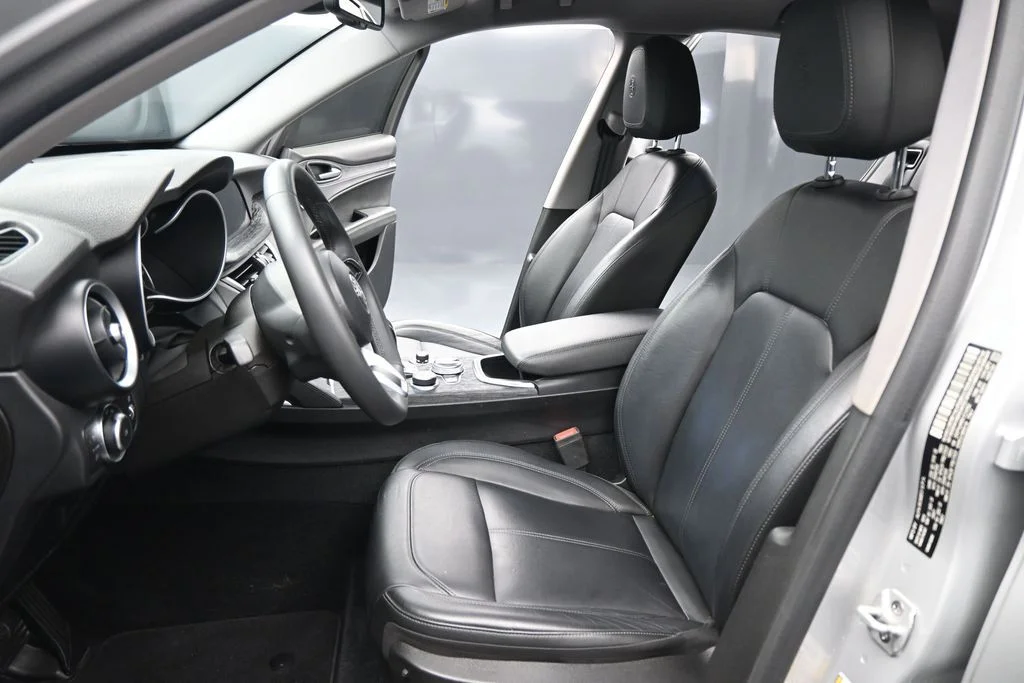 Used 2020 Gray Alfa Romeo Base image 9