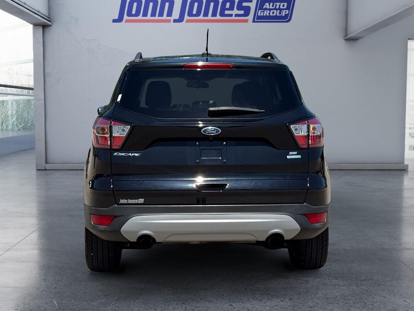 Used 2018 Shadow Black Ford SE image 4