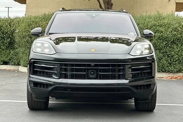 Used 2024  Porsche Base image 8