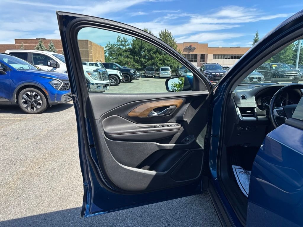 Used 2020 Blue GMC SLE image 17