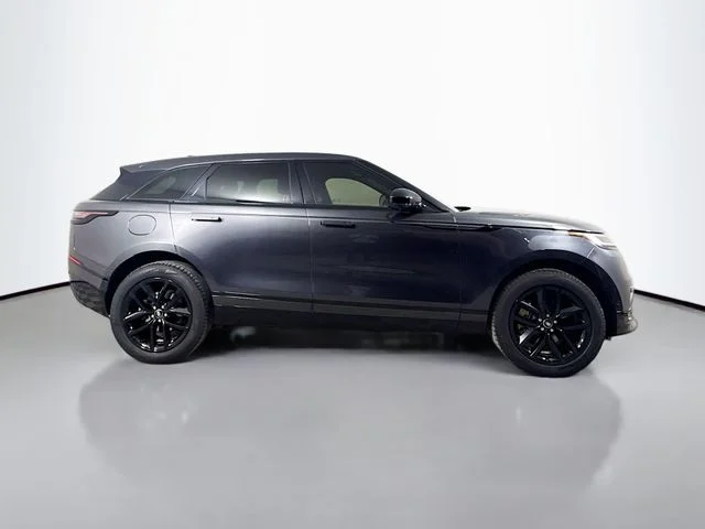 Used 2026 Carpathian Grey Premium Metallic Land Rover Dynamic SE image 4