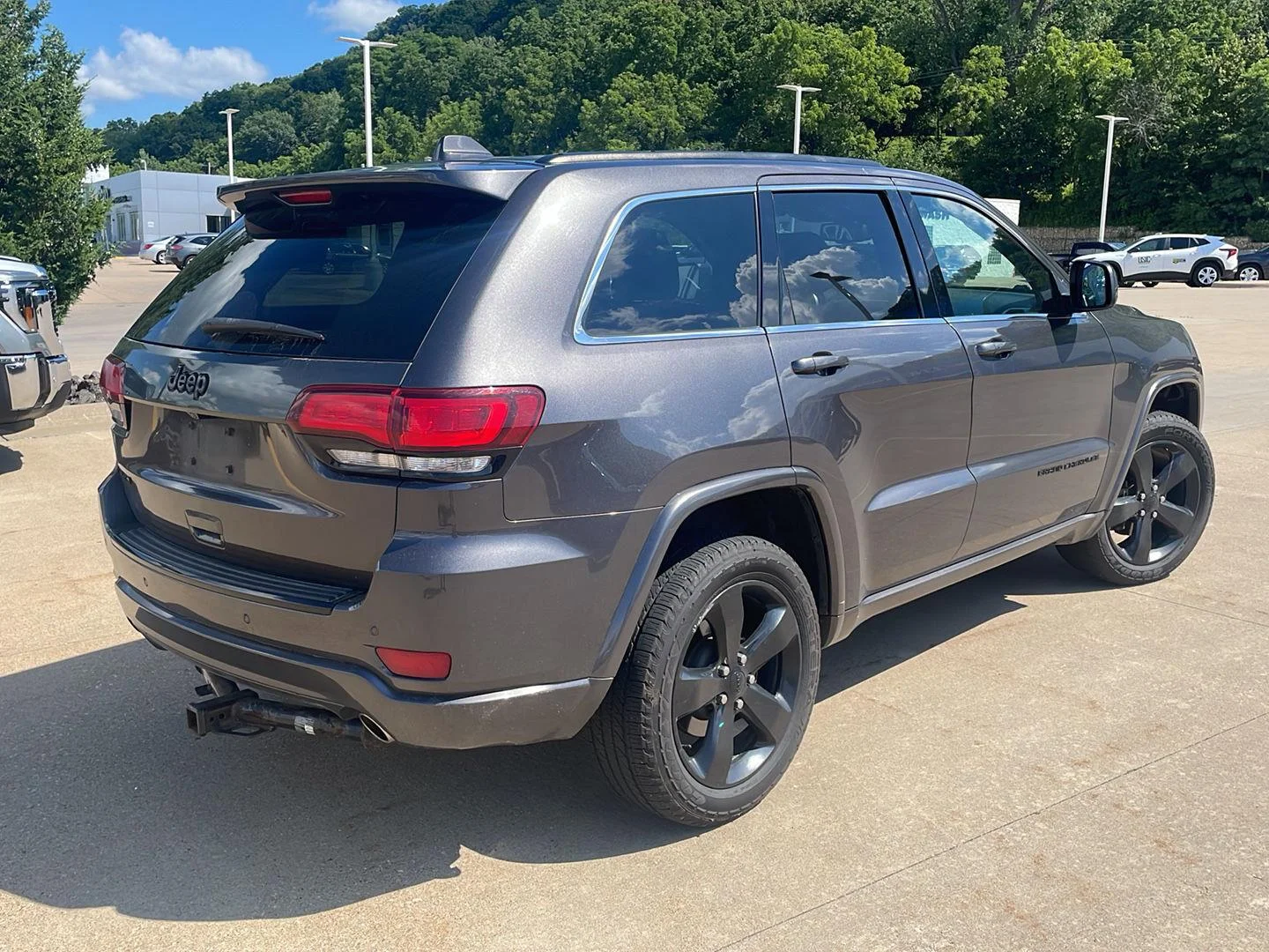 Used 2015 Gray Jeep Altitude image 3