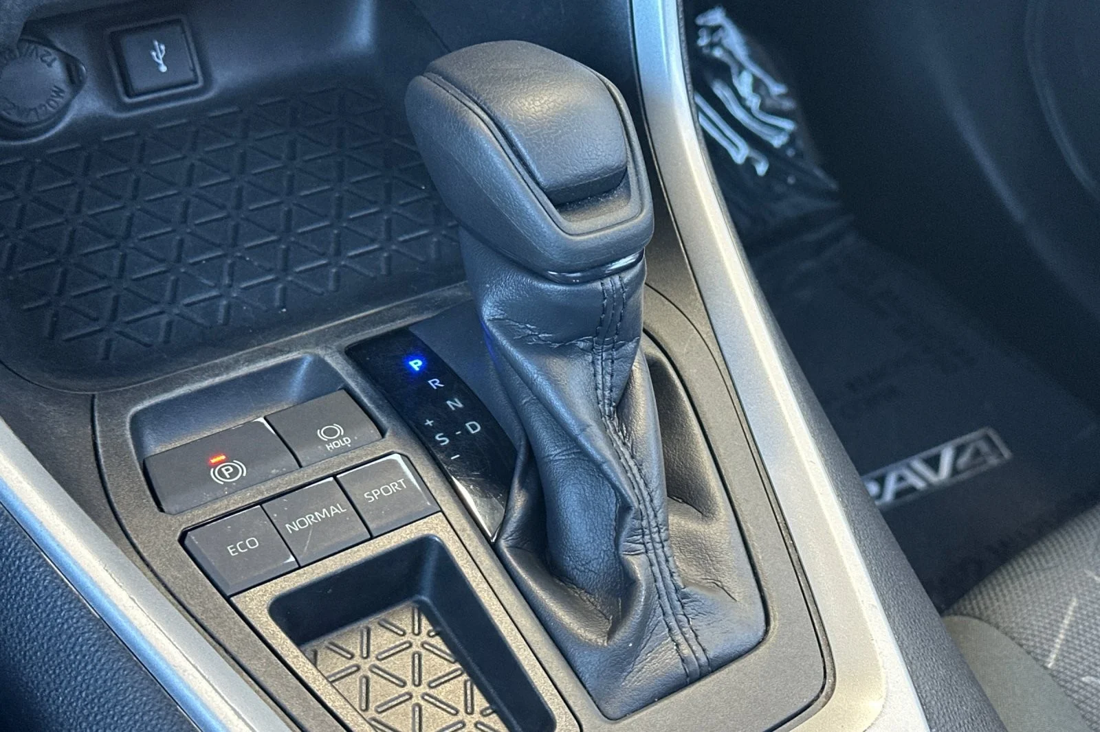 Used 2021 MAGNETIC GRAY Toyota XLE image 19