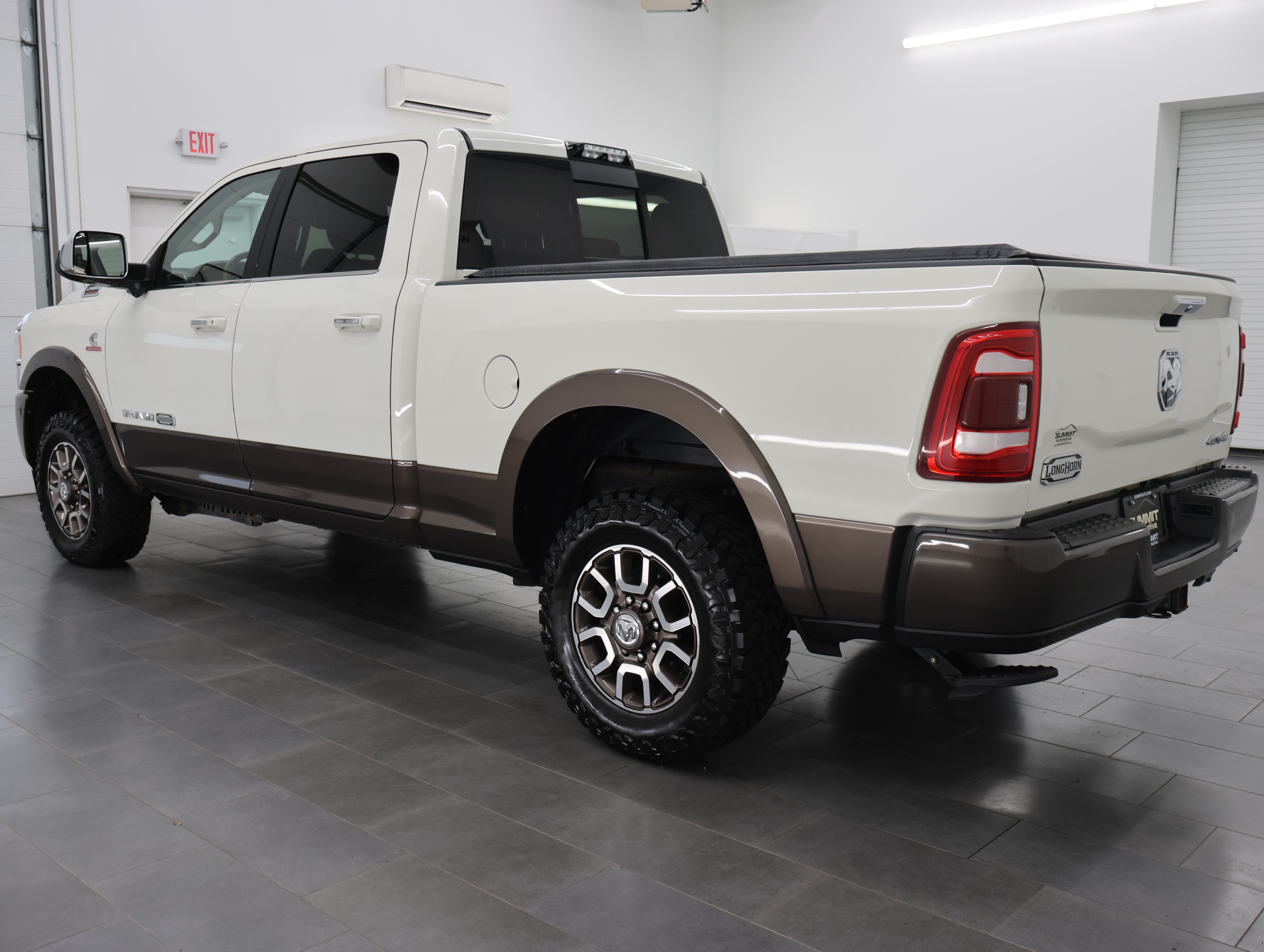 Used 2019 Pearl White Ram 4x4 Crew Cab Longhorn: CREW-SHORT-LARAMIE LONGHORN-6.7L DIESEL-TOW TECH-ADAPTIVE CRUISE image 6