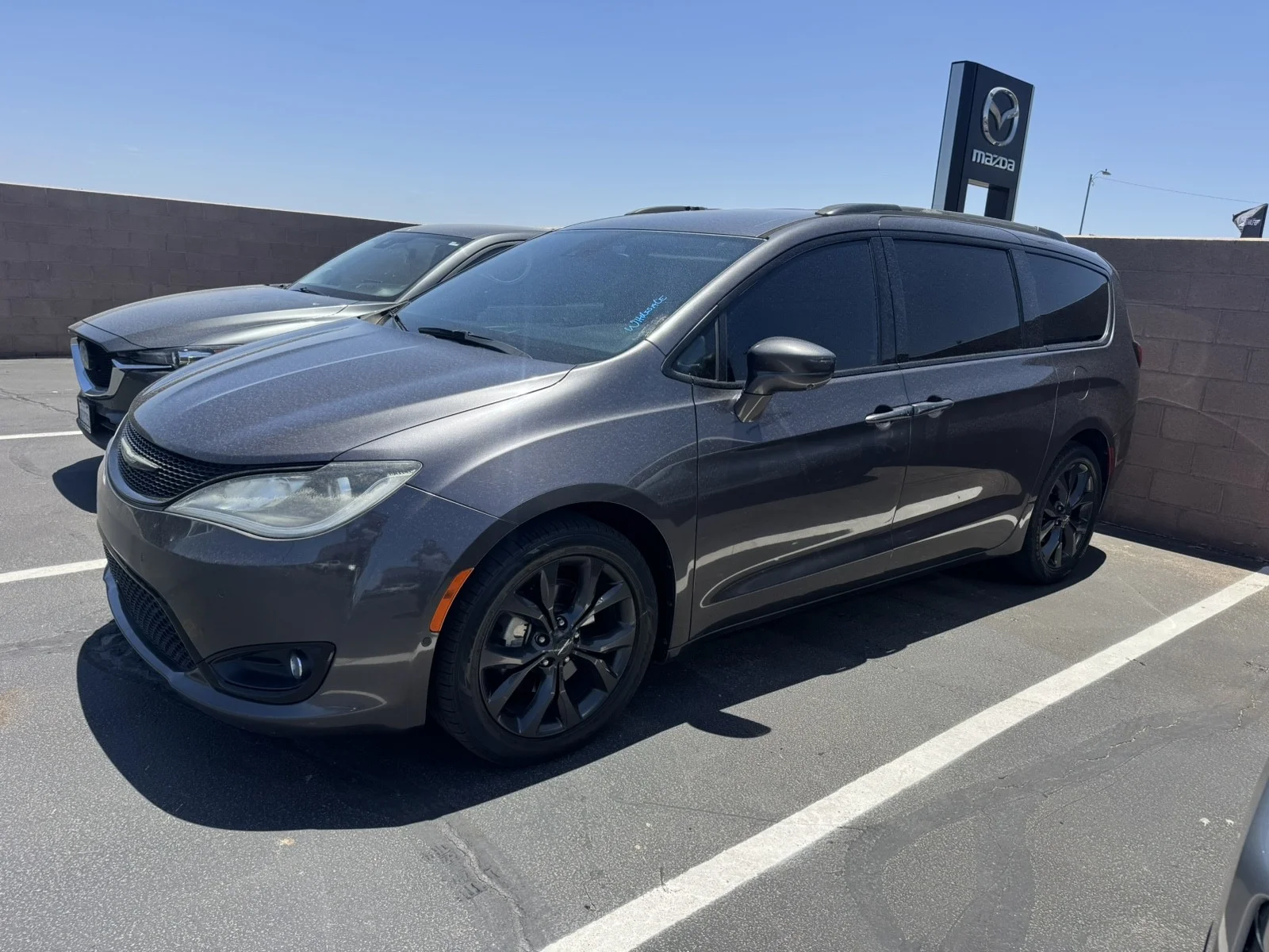 2018 Chrysler Pacifica Touring L's photo