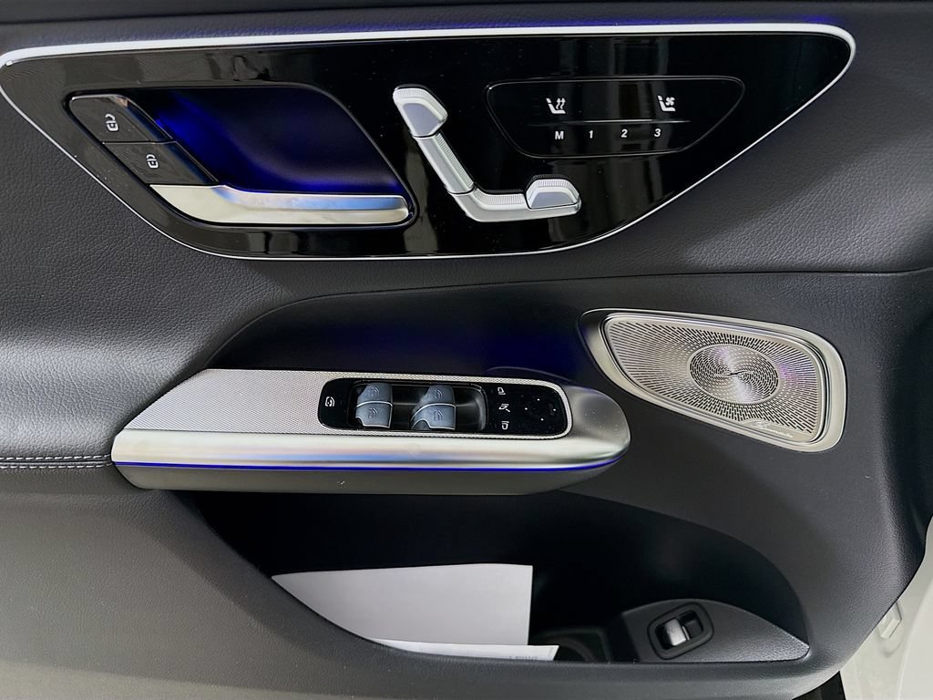 New 2026 Polar White Mercedes-Benz GLC 300 image 51