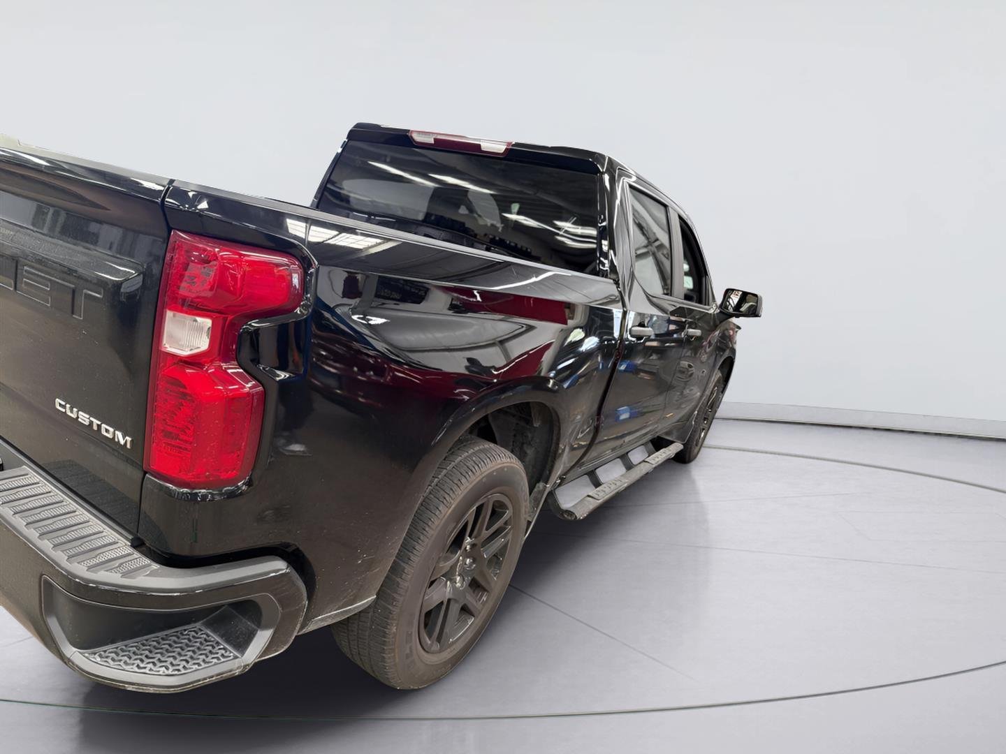 2023 Chevrolet Silverado 1500 photo 2 of 3