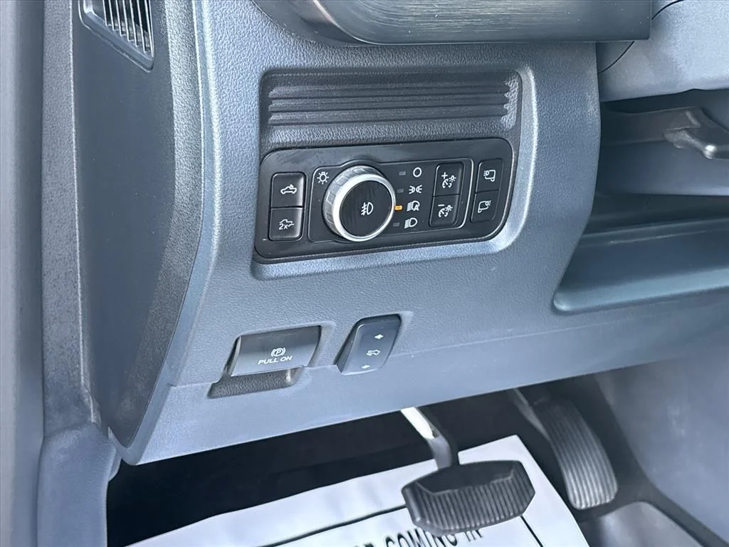 Used 2025 Black Ford Lariat image 29