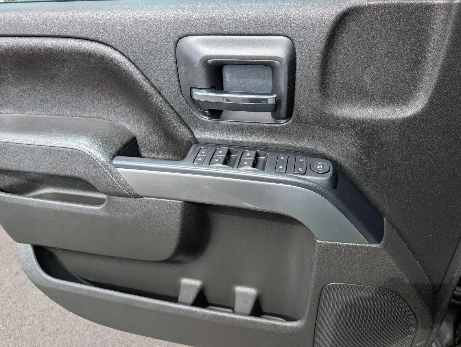 Used 2016 TUNGSTEN METALLIC Chevrolet LT image 15