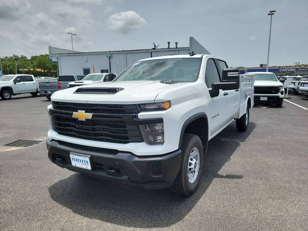 New 2026 Summit White Chevrolet WT image 17