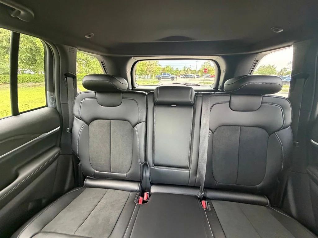 New 2026 Baltic Gray Metallic Clear-Coat Exterior Paint Jeep Laredo Altitude image 26