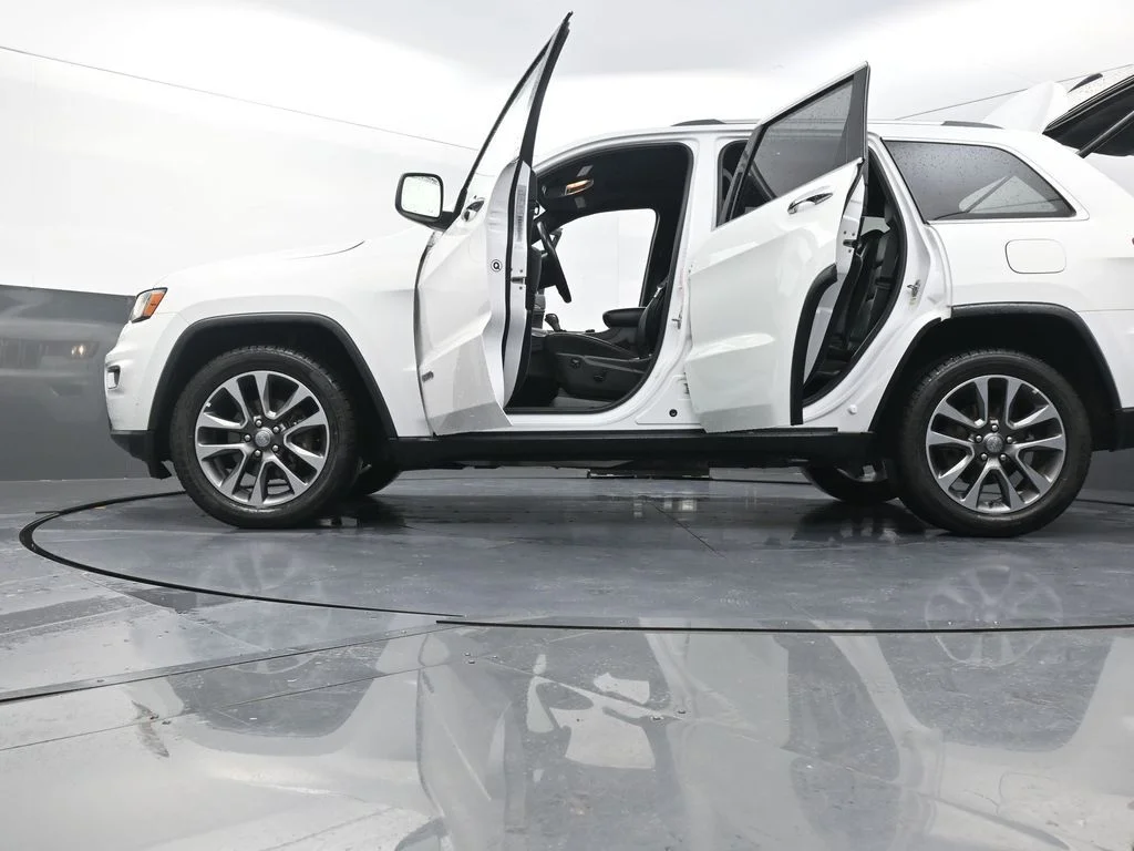 Used 2018 White Jeep Limited image 25