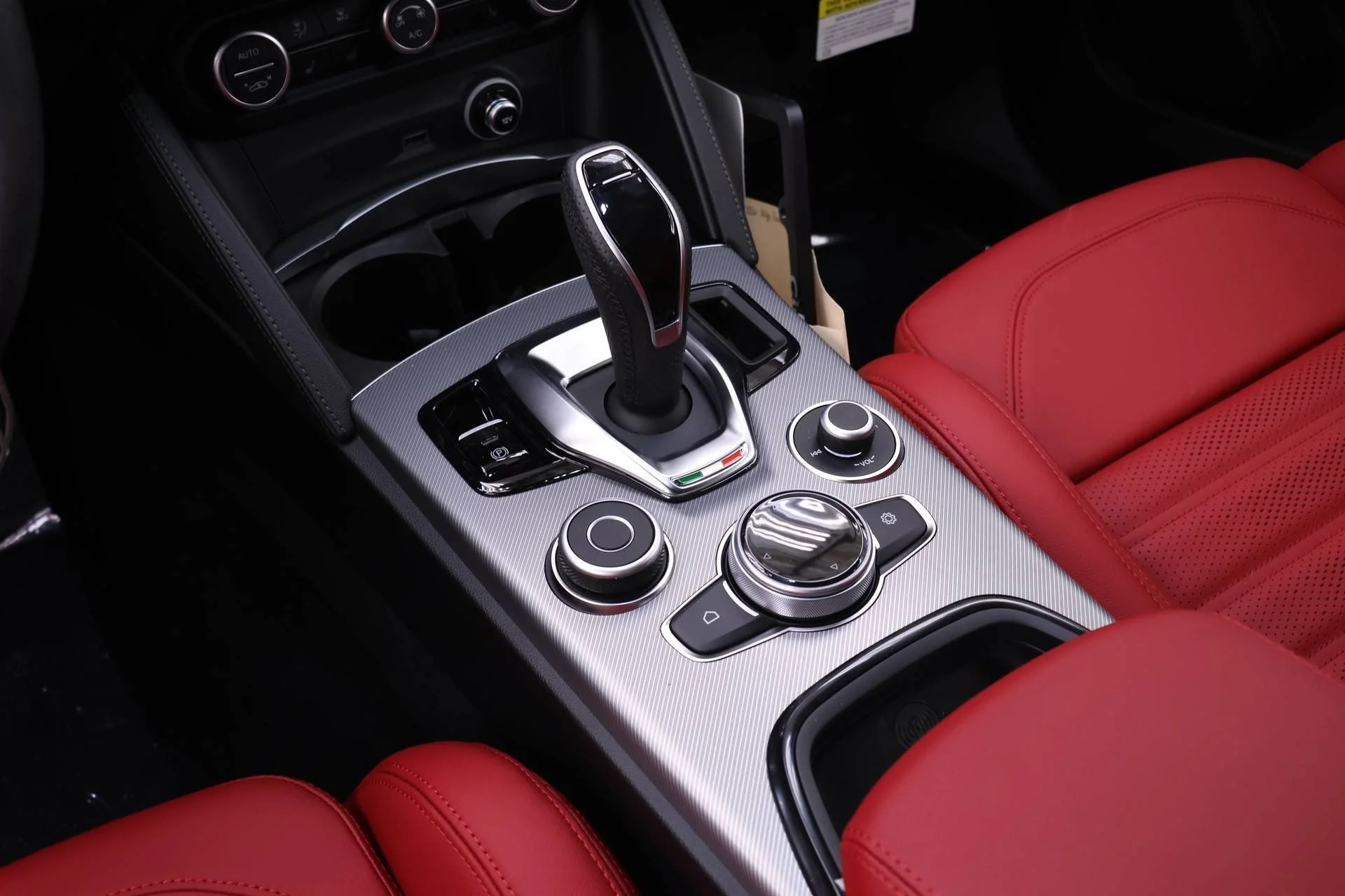 New 2026 Alfa Rosso (Red) Exterior Paint Alfa Romeo Base image 14