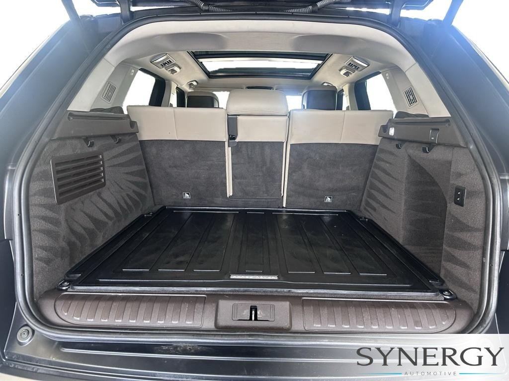 Used 2018 Byron Blue Metallic Land Rover HSE image 11