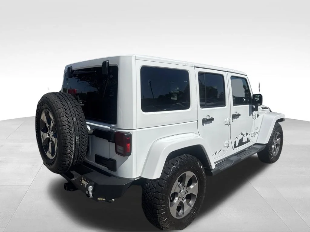 Used 2017 White Jeep Unlimited Sahara image 4