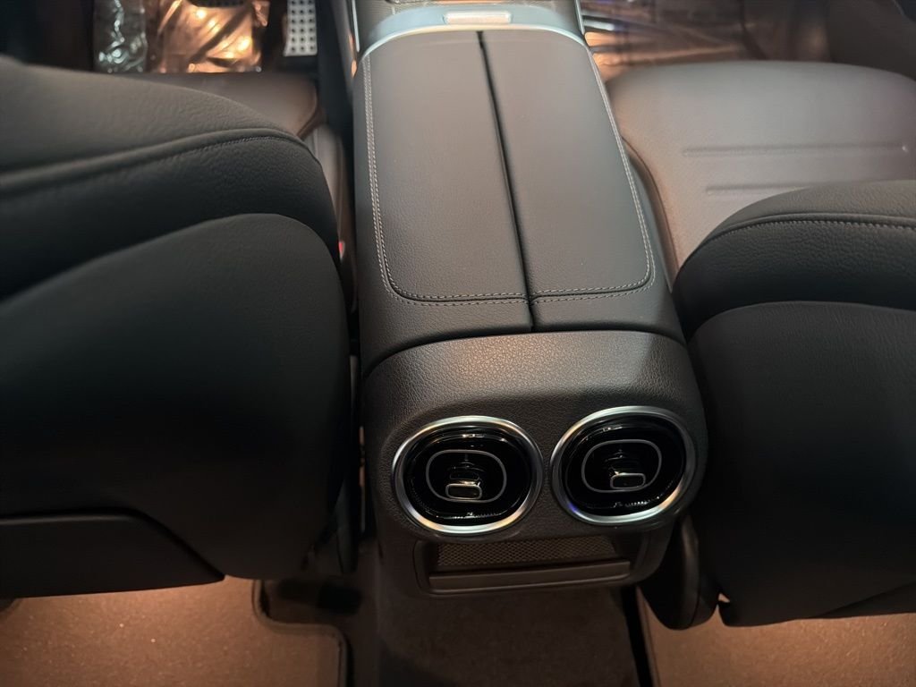 Used 2026 Black Mercedes-Benz GLC 300 image 23