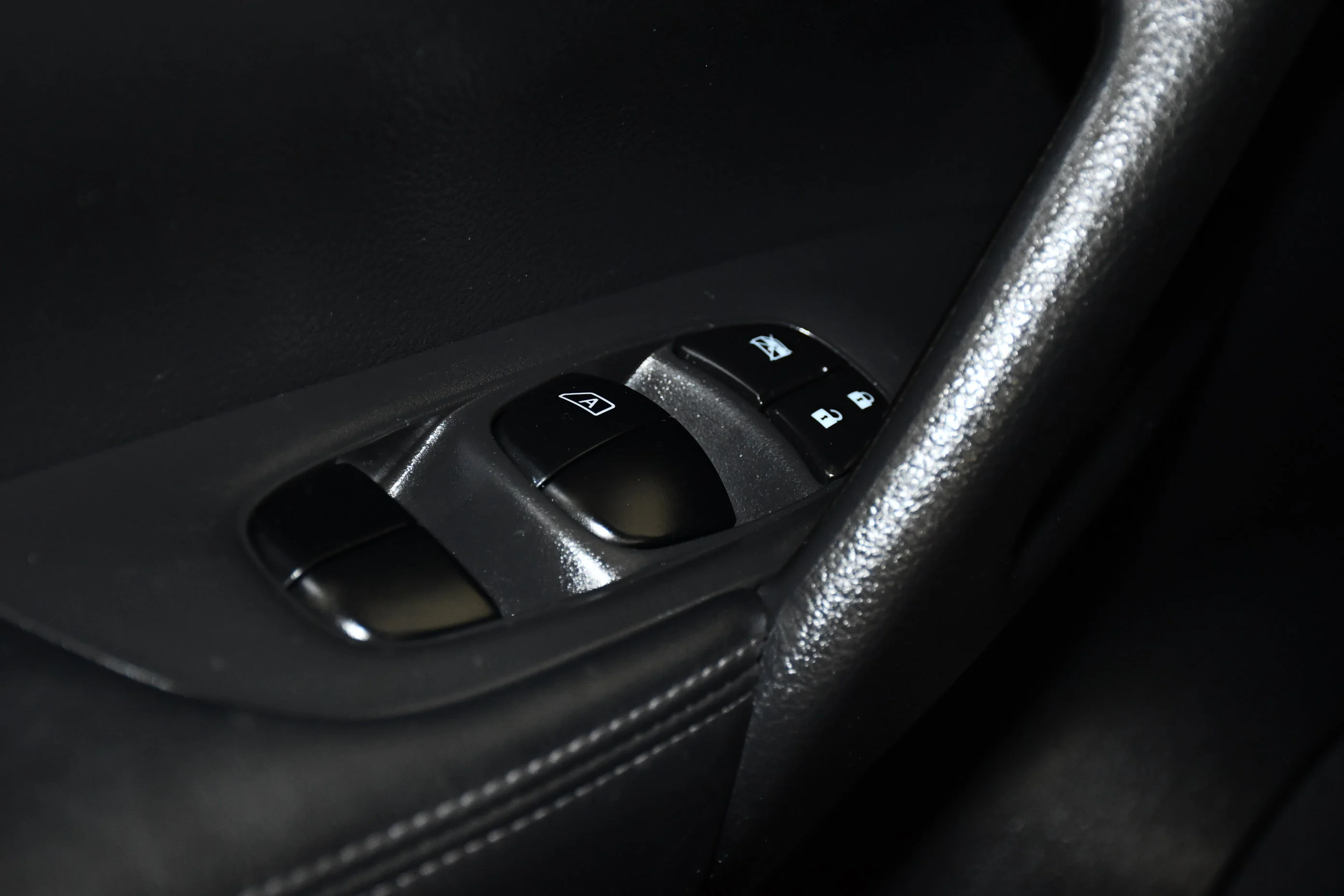 Used 2018 Gun Metallic Nissan SV image 32
