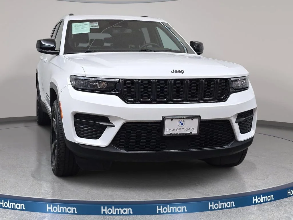 Used 2023 Bright White Clearcoat Jeep Altitude X image 3
