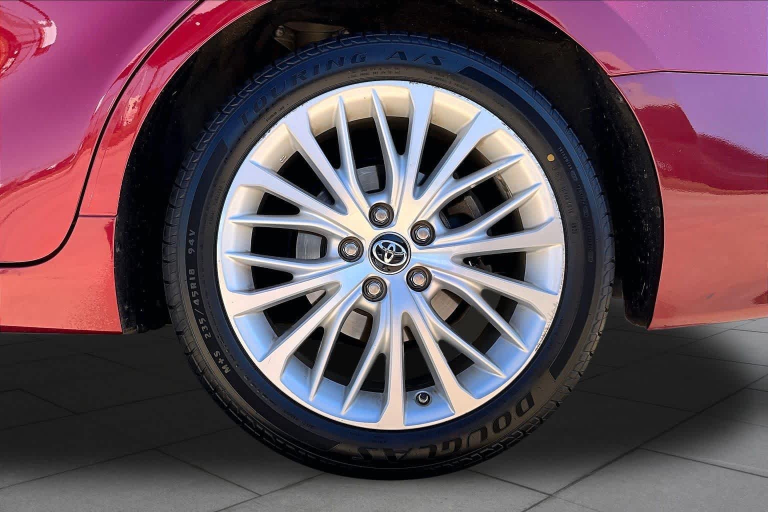Used 2018 Ruby Flare Pearl Toyota XLE image 9