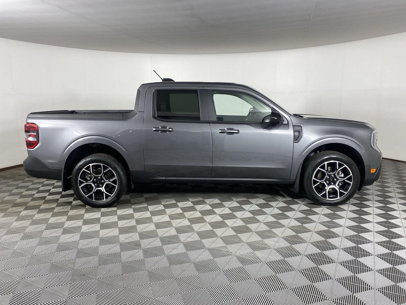 Used 2025 Carbonized Gray Metallic Ford  image 18